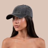 كاب أبجد أسود